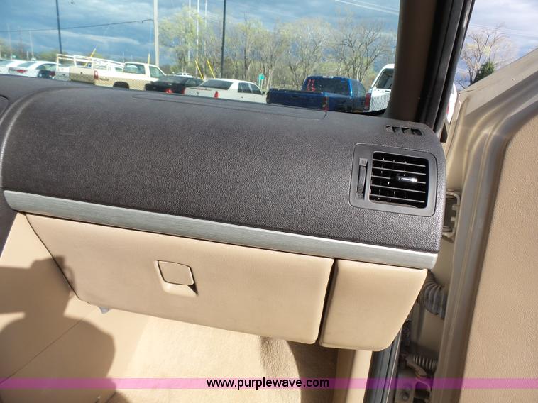 image for item J4173 2008 Chevrolet Uplander LS van