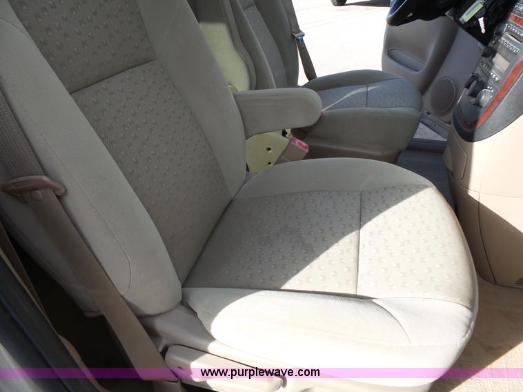 image for item J4173 2008 Chevrolet Uplander LS van