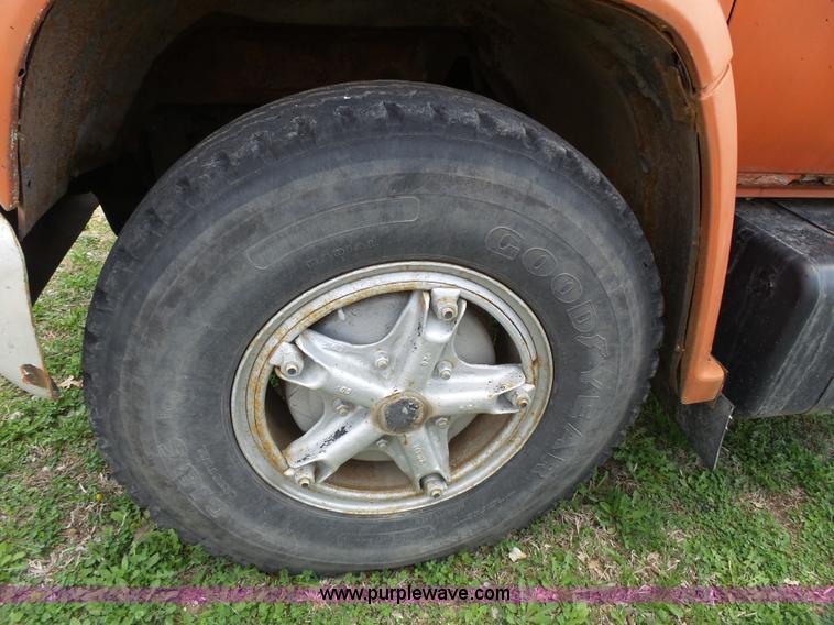 image for item J4176 1981 Chevrolet C60 dump truck