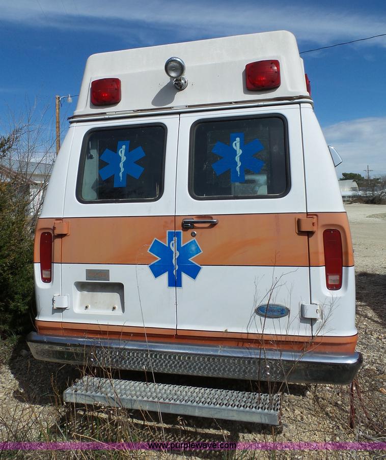image for item J4213 1987 Ford Econoline E350 Super ambulance