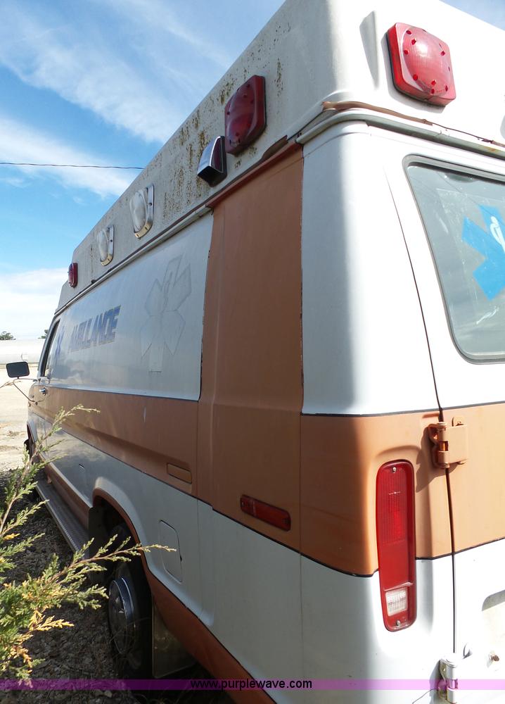 image for item J4213 1987 Ford Econoline E350 Super ambulance