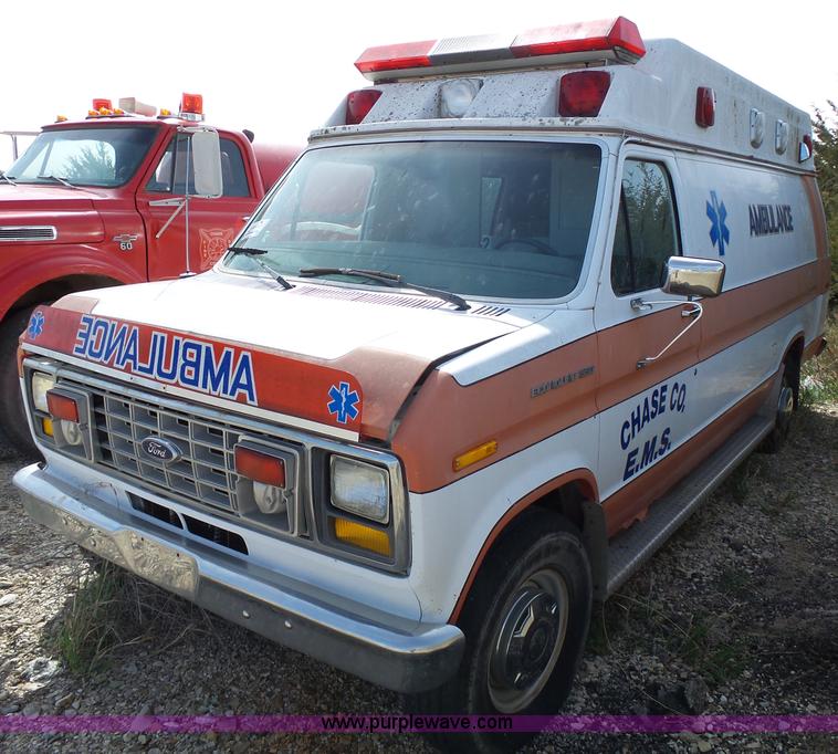 image for item J4213 1987 Ford Econoline E350 Super ambulance