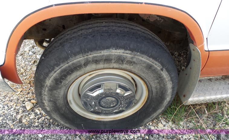 image for item J4213 1987 Ford Econoline E350 Super ambulance