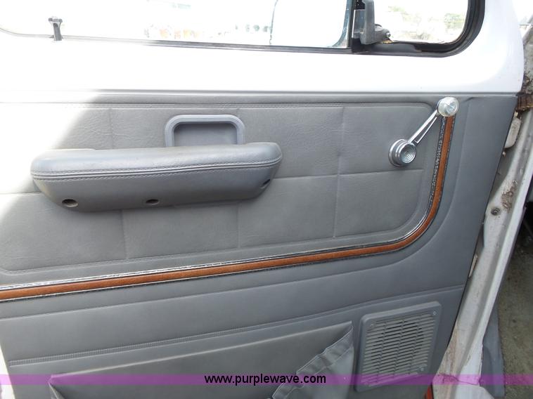 image for item J4213 1987 Ford Econoline E350 Super ambulance