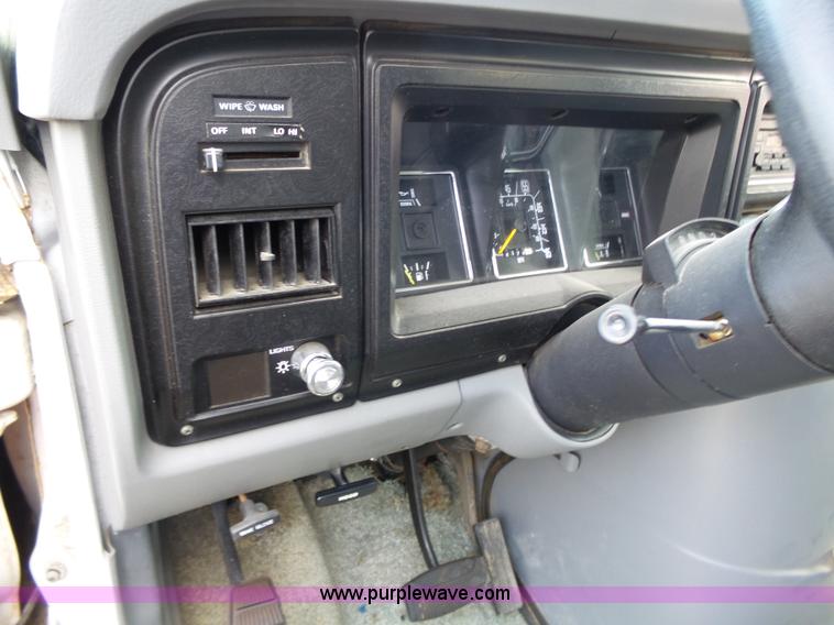 image for item J4213 1987 Ford Econoline E350 Super ambulance