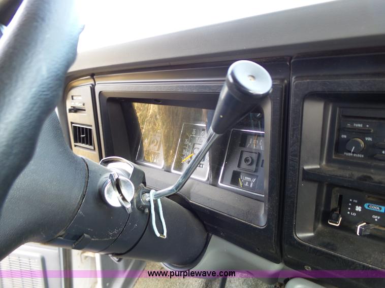 image for item J4213 1987 Ford Econoline E350 Super ambulance