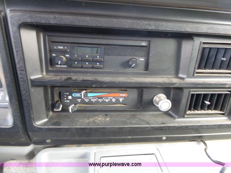 image for item J4213 1987 Ford Econoline E350 Super ambulance