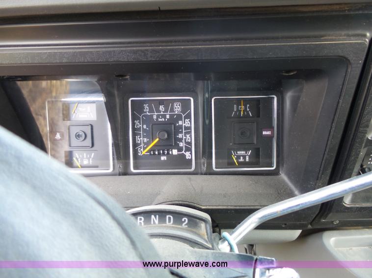 image for item J4213 1987 Ford Econoline E350 Super ambulance