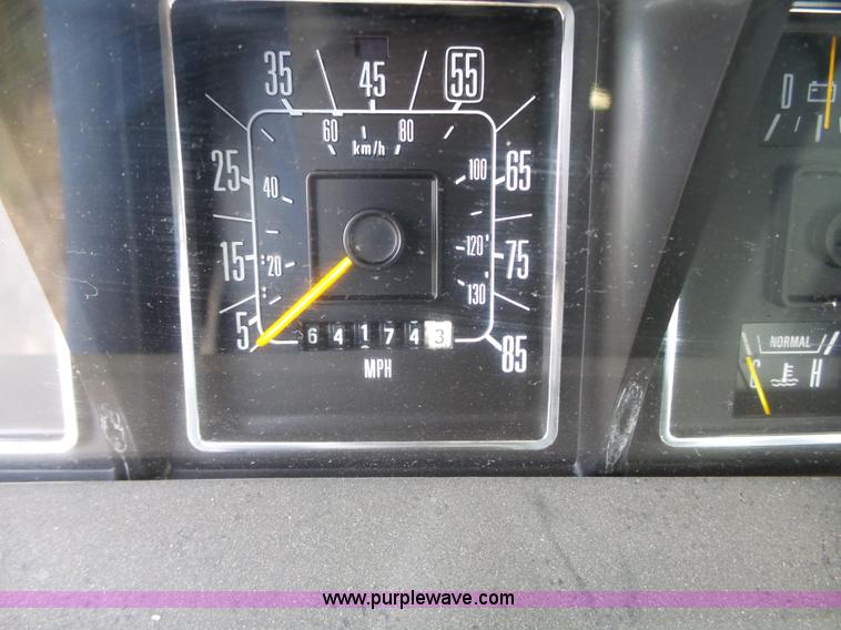 image for item J4213 1987 Ford Econoline E350 Super ambulance