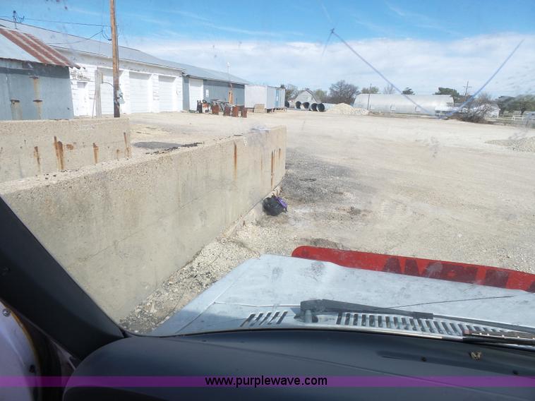 image for item J4213 1987 Ford Econoline E350 Super ambulance