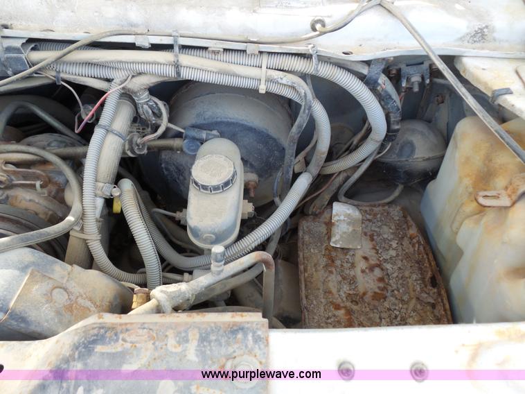 image for item J4213 1987 Ford Econoline E350 Super ambulance