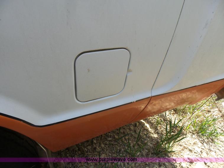 image for item J4213 1987 Ford Econoline E350 Super ambulance