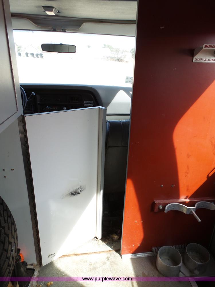 image for item J4213 1987 Ford Econoline E350 Super ambulance