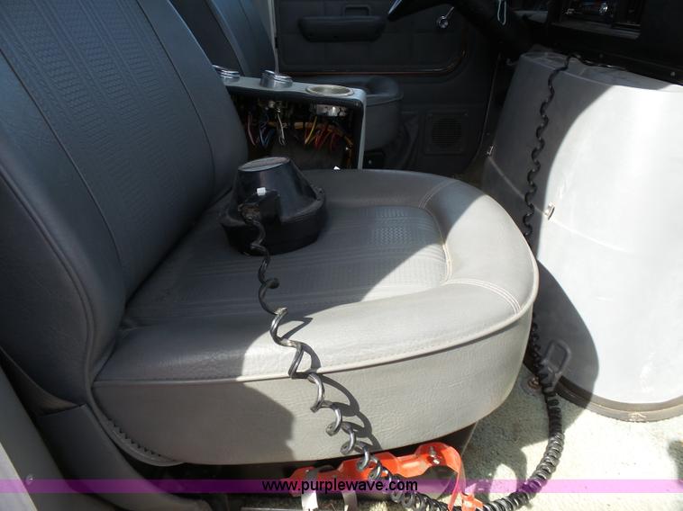 image for item J4213 1987 Ford Econoline E350 Super ambulance