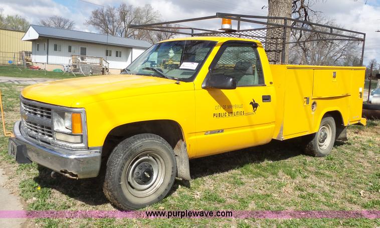 image for item J4999 1998 Chevrolet Cheyenne 2500 utility truck
