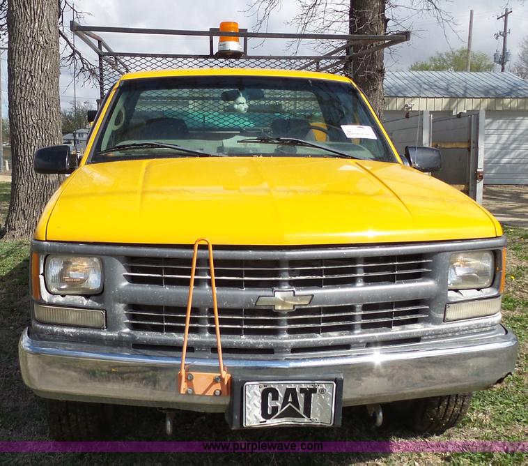 image for item J4999 1998 Chevrolet Cheyenne 2500 utility truck