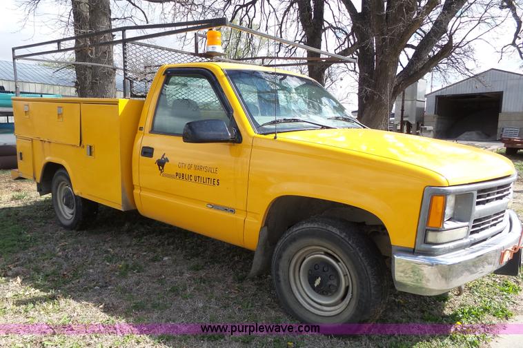 image for item J4999 1998 Chevrolet Cheyenne 2500 utility truck