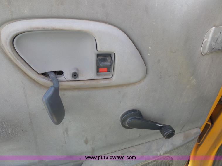 image for item J4999 1998 Chevrolet Cheyenne 2500 utility truck