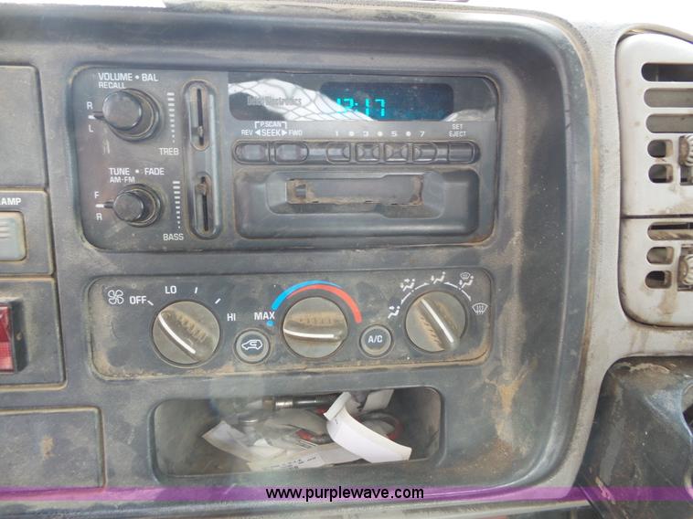 image for item J4999 1998 Chevrolet Cheyenne 2500 utility truck