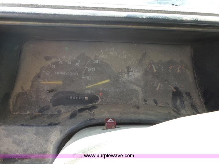 image for item J4999 1998 Chevrolet Cheyenne 2500 utility truck