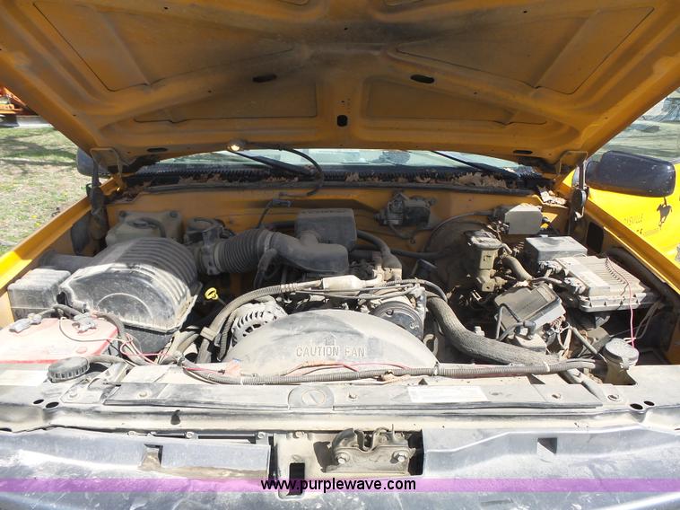 image for item J4999 1998 Chevrolet Cheyenne 2500 utility truck