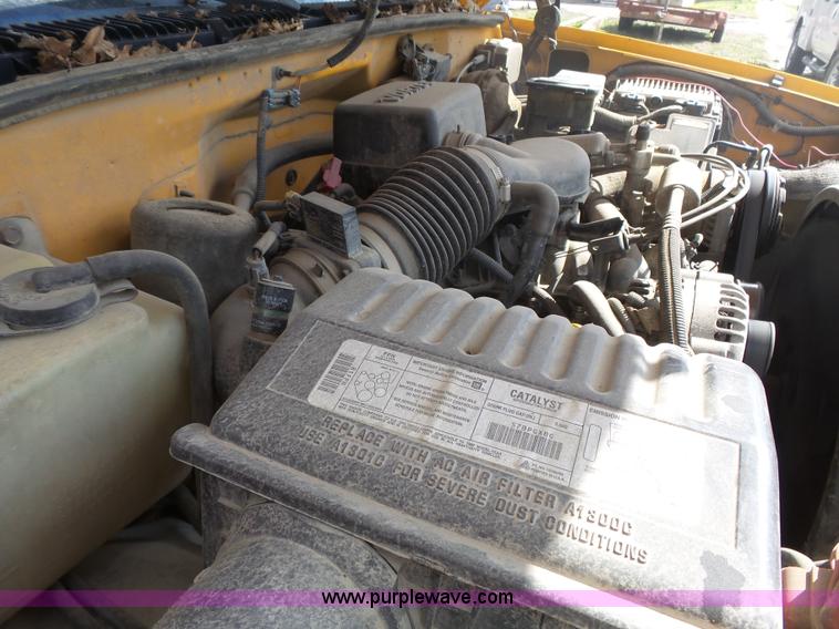 image for item J4999 1998 Chevrolet Cheyenne 2500 utility truck