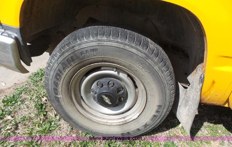 image for item J4999 1998 Chevrolet Cheyenne 2500 utility truck