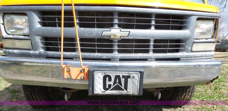 image for item J4999 1998 Chevrolet Cheyenne 2500 utility truck