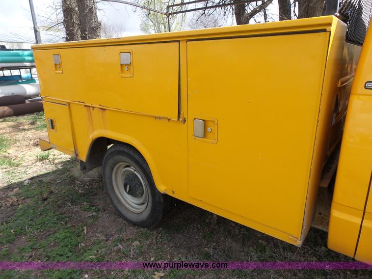 image for item J4999 1998 Chevrolet Cheyenne 2500 utility truck