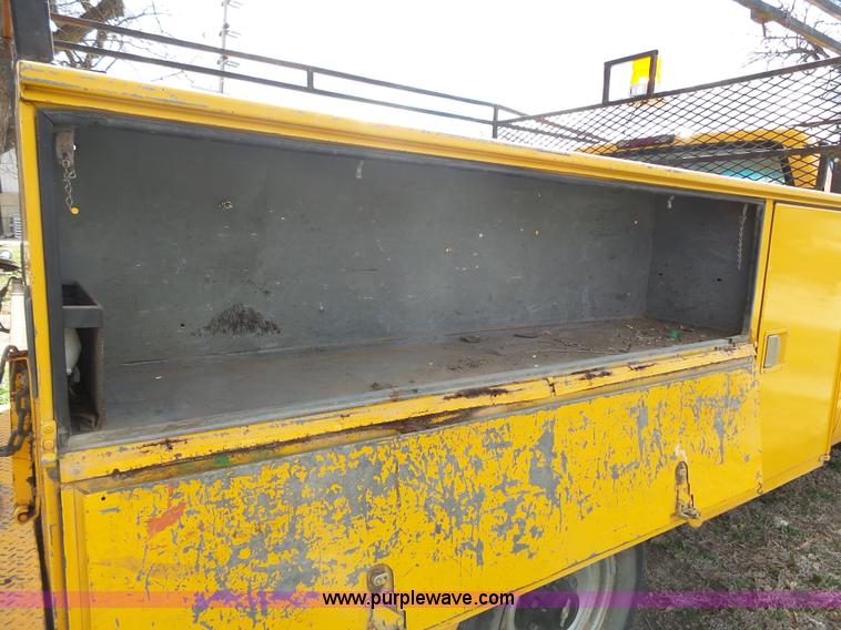 image for item J4999 1998 Chevrolet Cheyenne 2500 utility truck