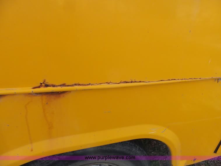 image for item J4999 1998 Chevrolet Cheyenne 2500 utility truck