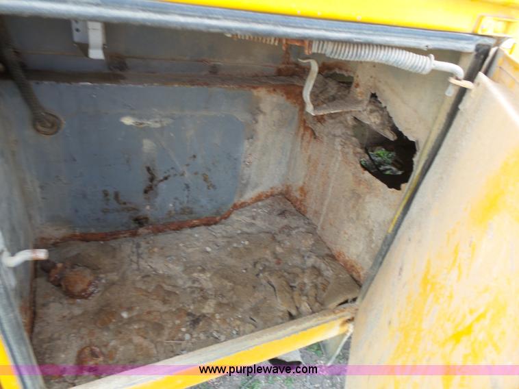 image for item J4999 1998 Chevrolet Cheyenne 2500 utility truck