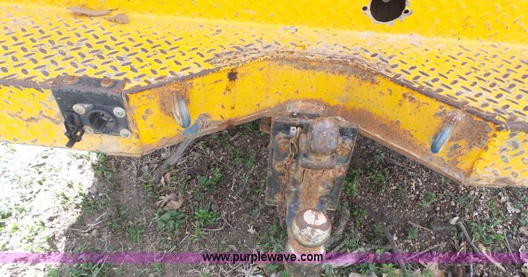 image for item J4999 1998 Chevrolet Cheyenne 2500 utility truck