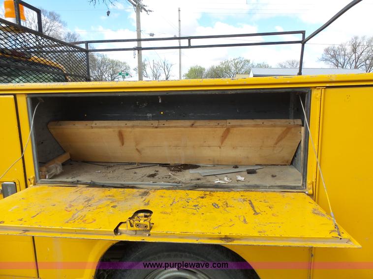 image for item J4999 1998 Chevrolet Cheyenne 2500 utility truck