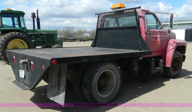 image for item J5131 1990 Ford F600 flatbed truck