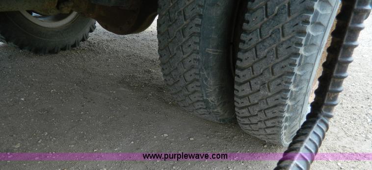 image for item J5131 1990 Ford F600 flatbed truck