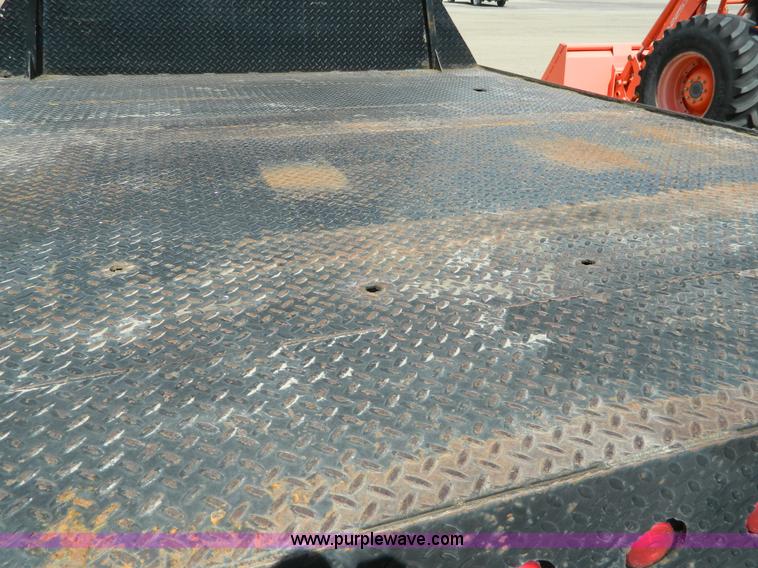 image for item J5131 1990 Ford F600 flatbed truck