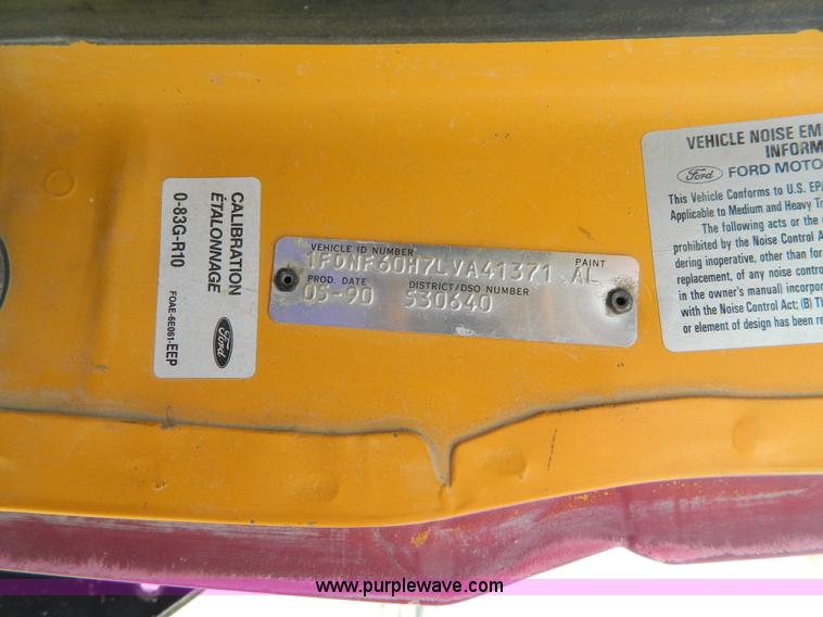 image for item J5131 1990 Ford F600 flatbed truck