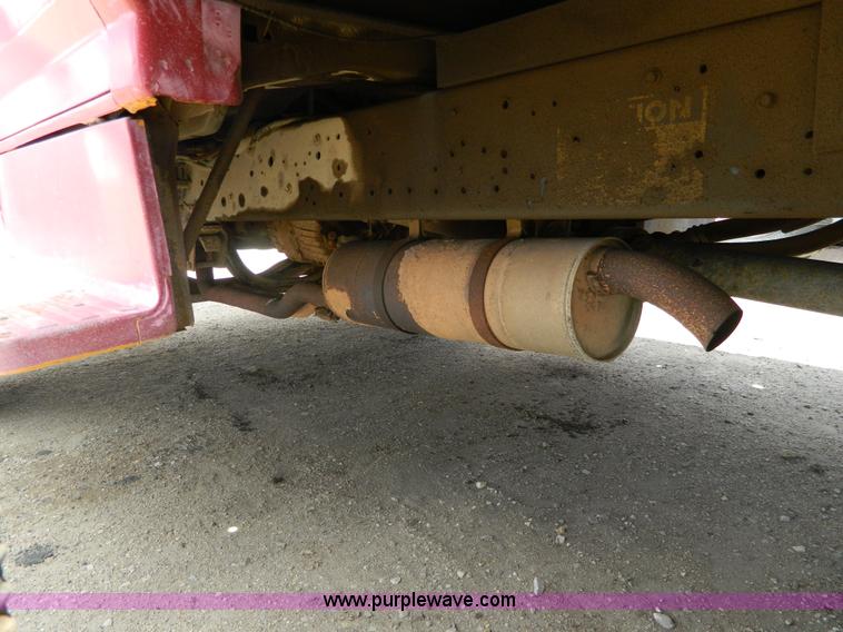 image for item J5131 1990 Ford F600 flatbed truck