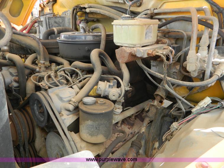 image for item J5131 1990 Ford F600 flatbed truck