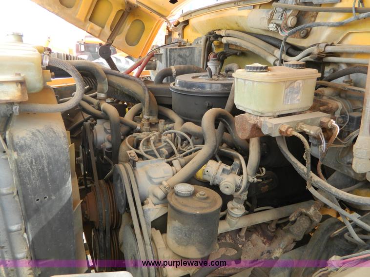 image for item J5131 1990 Ford F600 flatbed truck