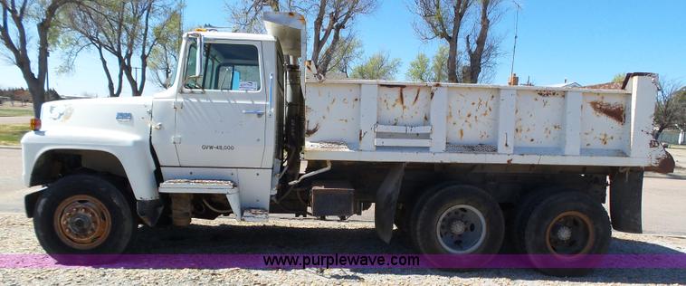 image for item J6169 1979 Ford 9000 dump truck
