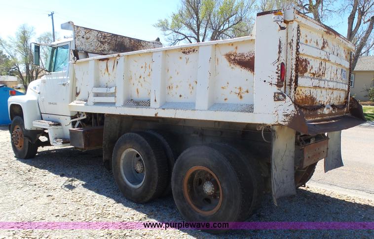 image for item J6169 1979 Ford 9000 dump truck