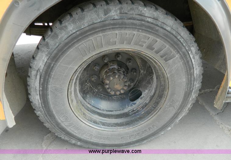 image for item J8979 1996 Thomas Built Saf-T-Liner ER school bus