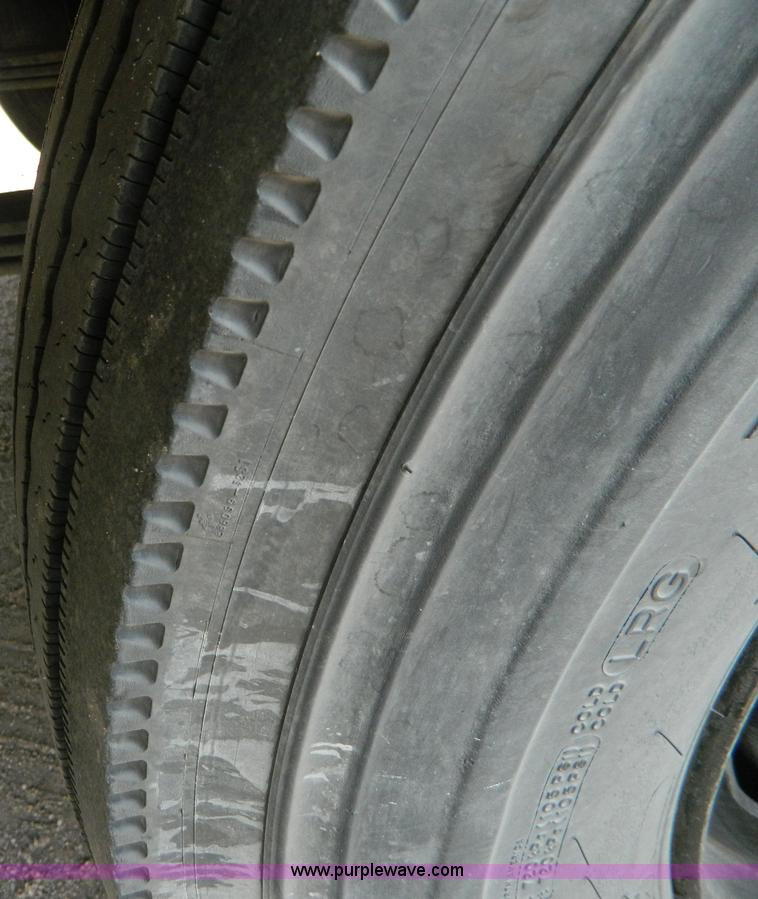 image for item J8979 1996 Thomas Built Saf-T-Liner ER school bus