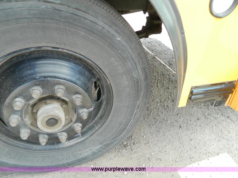 image for item J8979 1996 Thomas Built Saf-T-Liner ER school bus