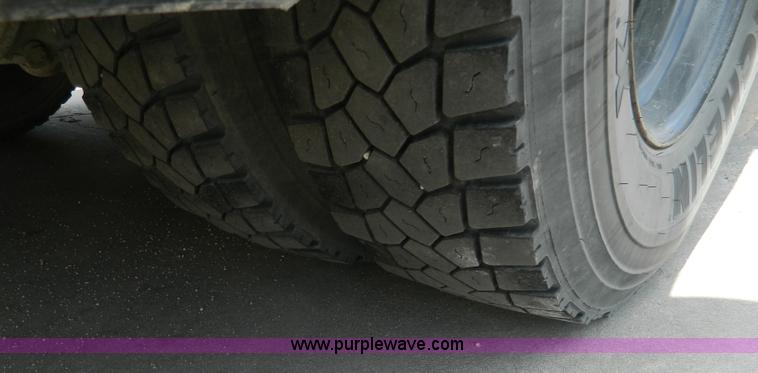 image for item J8979 1996 Thomas Built Saf-T-Liner ER school bus