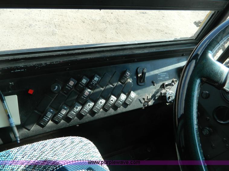 image for item J8979 1996 Thomas Built Saf-T-Liner ER school bus