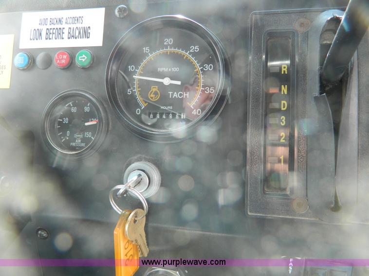 image for item J8979 1996 Thomas Built Saf-T-Liner ER school bus