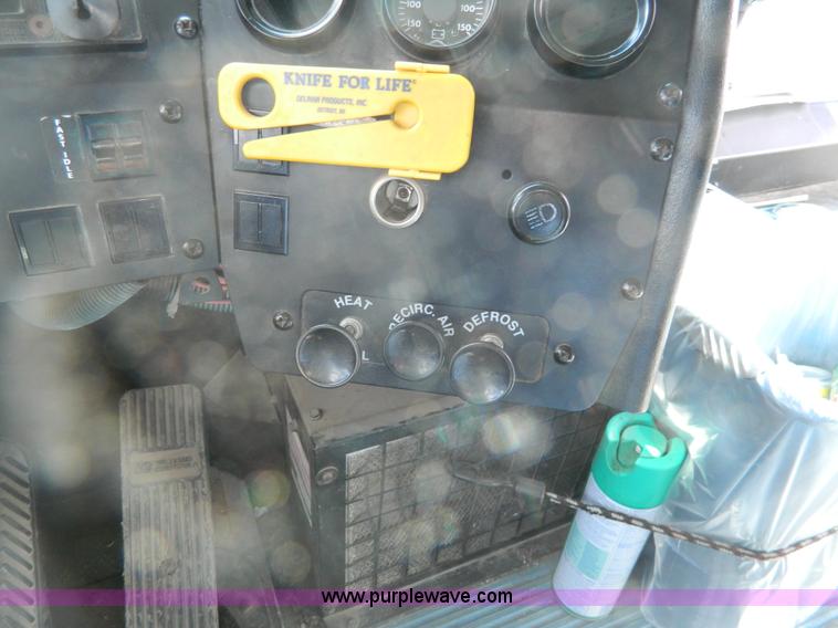 image for item J8979 1996 Thomas Built Saf-T-Liner ER school bus